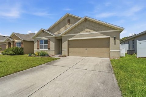 House in Davenport, Florida 4 bedrooms, 171.5 sq.m. № 2318741 - photo 2