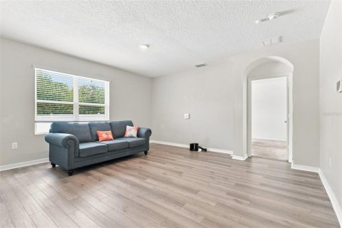 House in Davenport, Florida 4 bedrooms, 171.5 sq.m. № 2318741 - photo 6