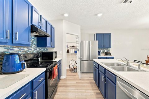 House in Davenport, Florida 4 bedrooms, 171.5 sq.m. № 2318741 - photo 8