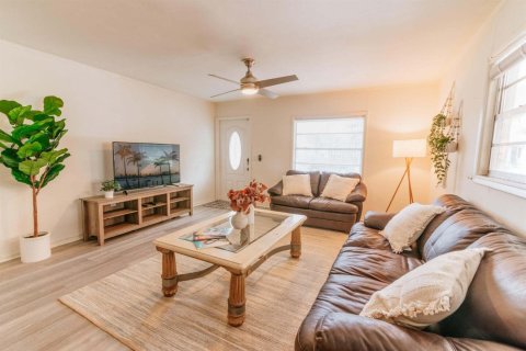Appartement à louer à West Palm Beach, Floride: 2 chambres, 172.24 m2 № 2382987 - photo 5