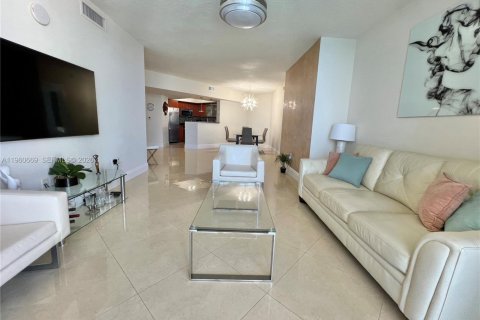 Снять в аренду кондоминиум в Санни-Айлс-Бич, Флорида 2 спальни, 159.33м2, № 2025236 - фото 16