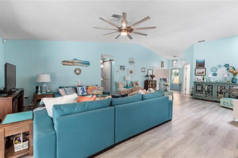 House in New Port Richey, Florida 3 bedrooms, 154.59 sq.m. № 1898744 - photo 30