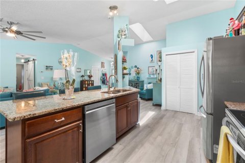 House in New Port Richey, Florida 3 bedrooms, 154.59 sq.m. № 1898744 - photo 9