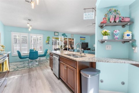 House in New Port Richey, Florida 3 bedrooms, 154.59 sq.m. № 1898744 - photo 12