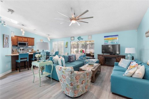 House in New Port Richey, Florida 3 bedrooms, 154.59 sq.m. № 1898744 - photo 5