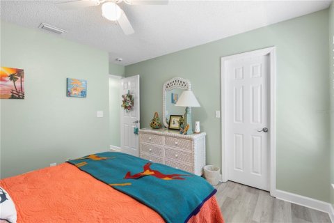 House in New Port Richey, Florida 3 bedrooms, 154.59 sq.m. № 1898744 - photo 26