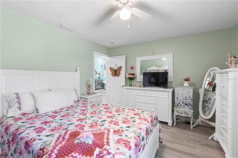 House in New Port Richey, Florida 3 bedrooms, 154.59 sq.m. № 1898744 - photo 22