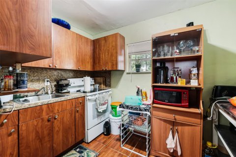 Commercial property in Miami, Florida 166.2 sq.m. № 1836598 - photo 22