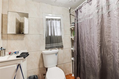 Commercial property in Miami, Florida 166.2 sq.m. № 1836598 - photo 2