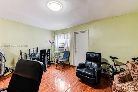 Commercial property in Miami, Florida 166.2 sq.m. № 1836598 - photo 7