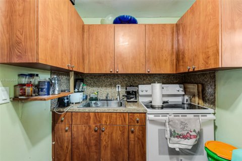 Commercial property in Miami, Florida 166.2 sq.m. № 1836598 - photo 19