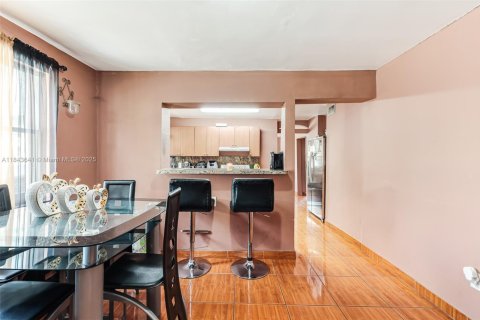 Commercial property in Miami, Florida 166.2 sq.m. № 1836598 - photo 24
