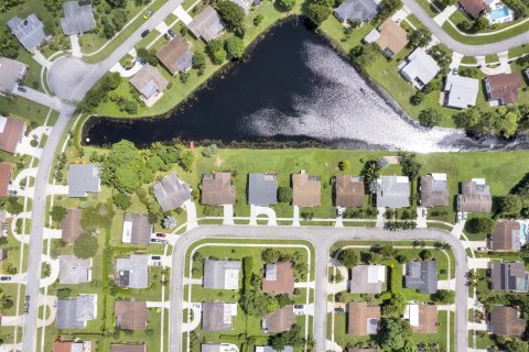 Снять в аренду виллу или дом в Делрей-Бич, Флорида 2 спальни, 121.05м2, № 1222394 - фото 1