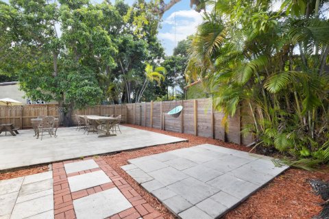 House in Miami, Florida 3 bedrooms, 258.08 sq.m. № 2016055 - photo 25