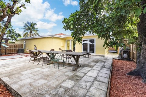 House in Miami, Florida 3 bedrooms, 258.08 sq.m. № 2016055 - photo 24