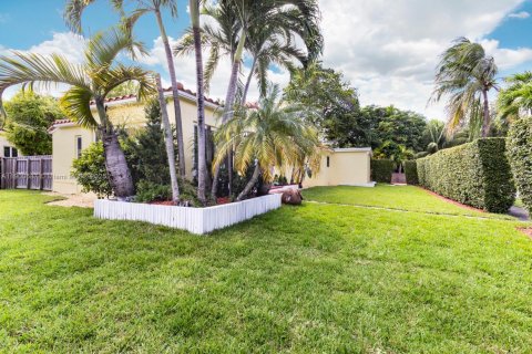 House in Miami, Florida 3 bedrooms, 258.08 sq.m. № 2016055 - photo 29