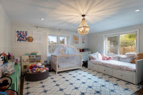 House in Miami, Florida 3 bedrooms, 258.08 sq.m. № 2016055 - photo 18