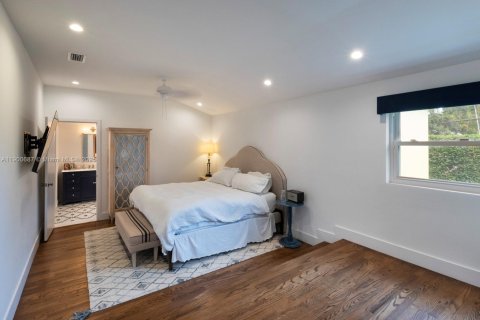 House in Miami, Florida 3 bedrooms, 258.08 sq.m. № 2016055 - photo 20