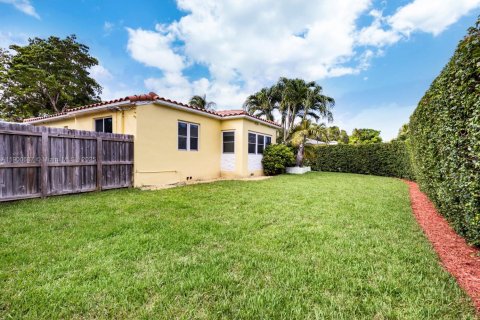 House in Miami, Florida 3 bedrooms, 258.08 sq.m. № 2016055 - photo 27