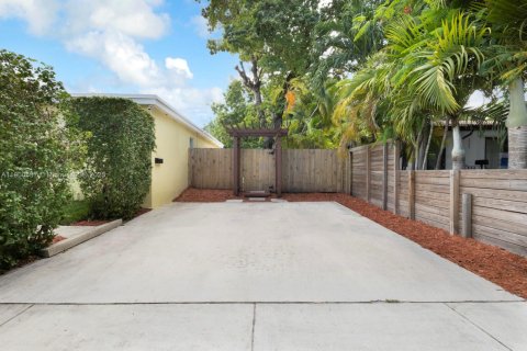 House in Miami, Florida 3 bedrooms, 258.08 sq.m. № 2016055 - photo 30
