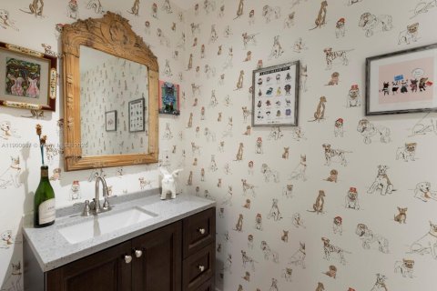 House in Miami, Florida 3 bedrooms, 258.08 sq.m. № 2016055 - photo 16