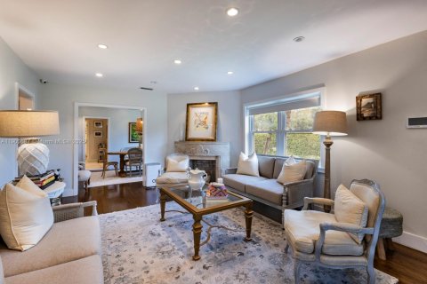 House in Miami, Florida 3 bedrooms, 258.08 sq.m. № 2016055 - photo 7