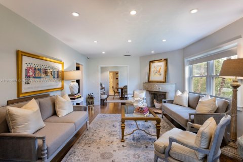 House in Miami, Florida 3 bedrooms, 258.08 sq.m. № 2016055 - photo 6