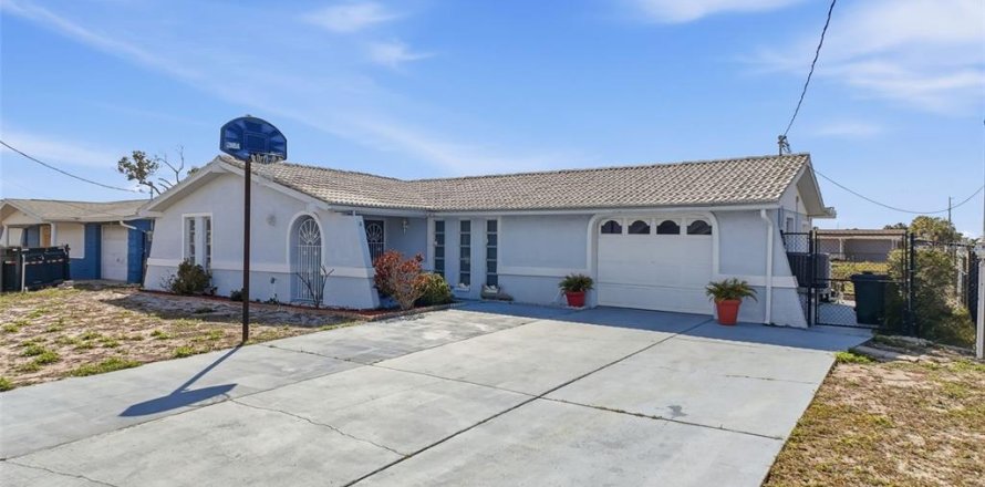 House in Hudson, Florida 2 bedrooms, 102.01 sq.m. № 2144312