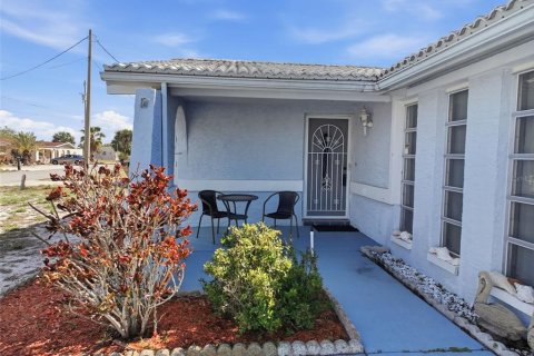 House in Hudson, Florida 2 bedrooms, 102.01 sq.m. № 2144312 - photo 9