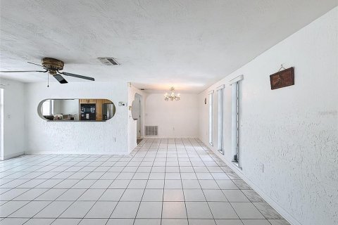 House in Hudson, Florida 2 bedrooms, 102.01 sq.m. № 2144312 - photo 13