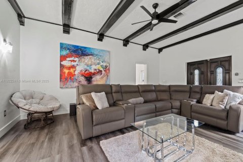 Casa en venta en Miami, Florida, 5 dormitorios, 217.95 m2 № 1976155 - foto 16