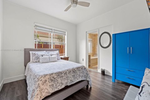Casa en venta en Miami, Florida, 5 dormitorios, 217.95 m2 № 1976155 - foto 26