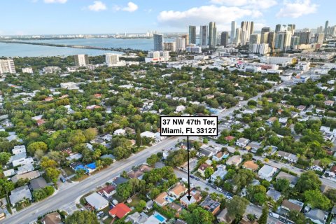 Casa en venta en Miami, Florida, 5 dormitorios, 217.95 m2 № 1976155 - foto 2