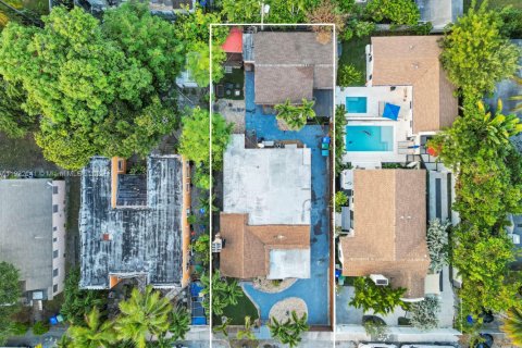 Casa en venta en Miami, Florida, 5 dormitorios, 217.95 m2 № 1976155 - foto 5