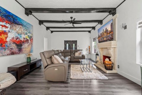 Casa en venta en Miami, Florida, 5 dormitorios, 217.95 m2 № 1976155 - foto 15