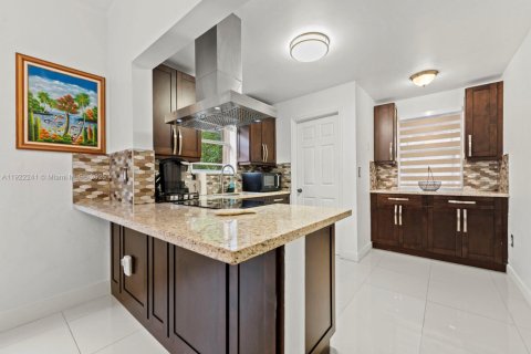 Casa en venta en Miami, Florida, 5 dormitorios, 217.95 m2 № 1976155 - foto 20