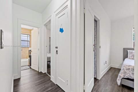 Casa en venta en Miami, Florida, 5 dormitorios, 217.95 m2 № 1976155 - foto 25