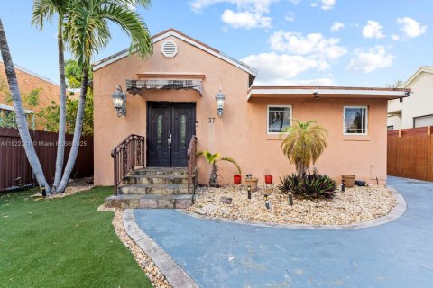 Casa en venta en Miami, Florida, 5 dormitorios, 217.95 m2 № 1976155 - foto 10