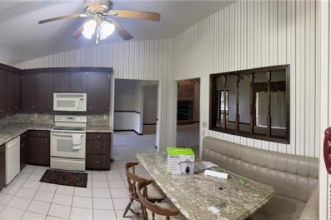 House in Lake Alfred, Florida 3 bedrooms, 317.54 sq.m. № 1909011 - photo 10