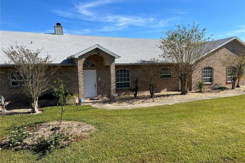 House in Lake Alfred, Florida 3 bedrooms, 317.54 sq.m. № 1909011 - photo 1