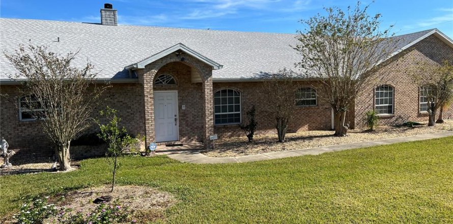 House in Lake Alfred, Florida 3 bedrooms, 317.54 sq.m. № 1909011