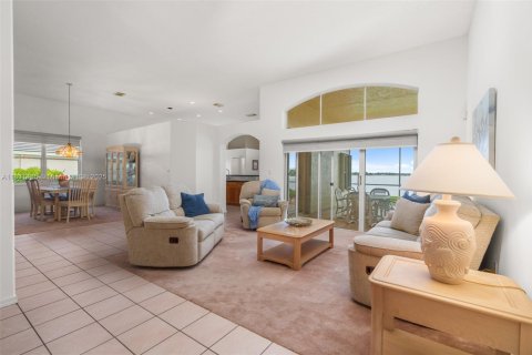 Casa en venta en Pembroke Pines, Florida, 4 dormitorios, 222.22 m2 № 1823512 - foto 6