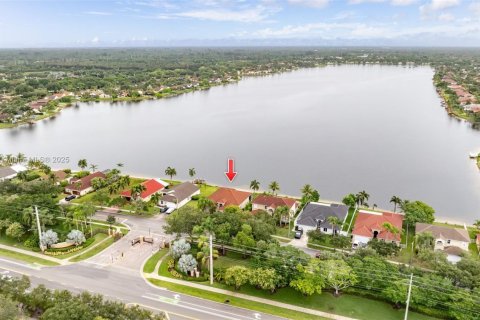 Casa en venta en Pembroke Pines, Florida, 4 dormitorios, 222.22 m2 № 1823512 - foto 3