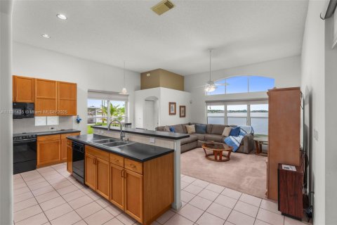Casa en venta en Pembroke Pines, Florida, 4 dormitorios, 222.22 m2 № 1823512 - foto 12