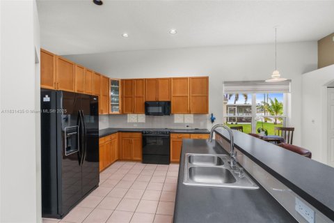 Casa en venta en Pembroke Pines, Florida, 4 dormitorios, 222.22 m2 № 1823512 - foto 20