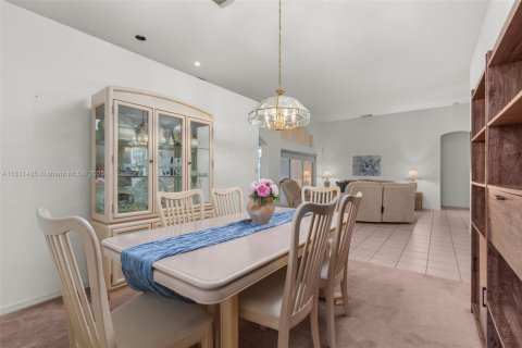 Casa en venta en Pembroke Pines, Florida, 4 dormitorios, 222.22 m2 № 1823512 - foto 10