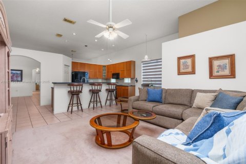 Casa en venta en Pembroke Pines, Florida, 4 dormitorios, 222.22 m2 № 1823512 - foto 17