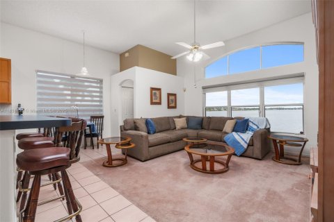 Casa en venta en Pembroke Pines, Florida, 4 dormitorios, 222.22 m2 № 1823512 - foto 13
