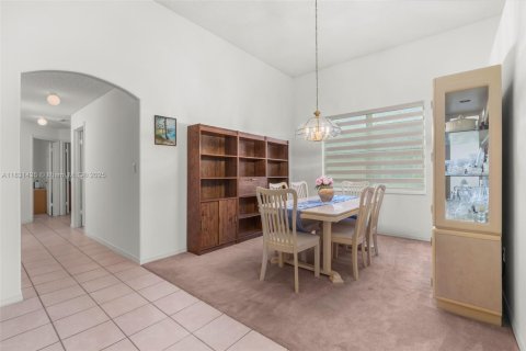 Casa en venta en Pembroke Pines, Florida, 4 dormitorios, 222.22 m2 № 1823512 - foto 9