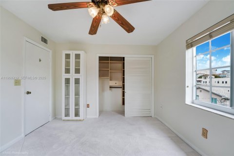 Condo in Coral Gables, Florida, 2 bedrooms  № 2040917 - photo 19
